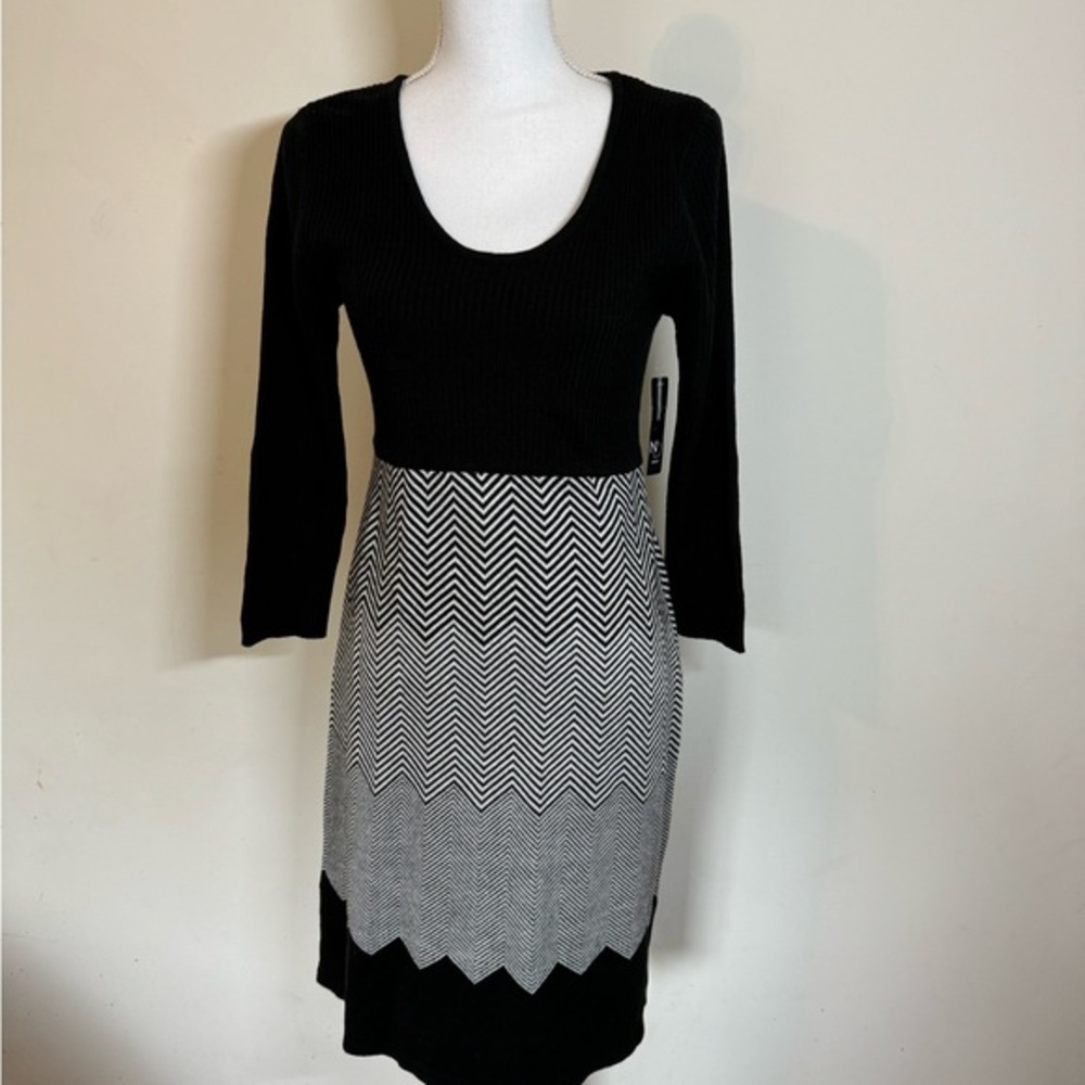 NWT New Directions Dress Womens‎ M Sweater Black White Color  3/4 Sleeve Scoop